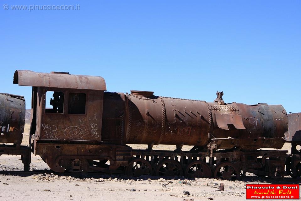 BOLIVIA - Uyuni - Cimitero delle locomotive - 04.jpg